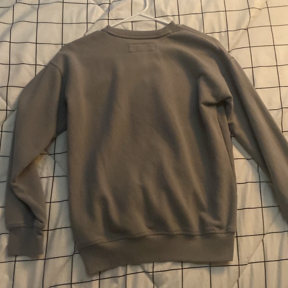 This is a sweater that has never been worn and with great condition. - Picture 2 of 3